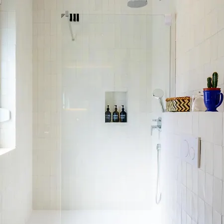 And Luxury Apartment *