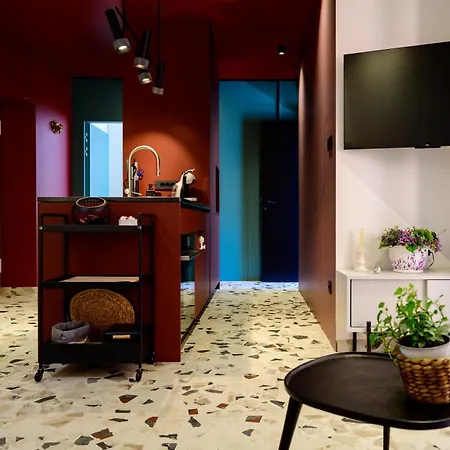 And Luxury Apartment