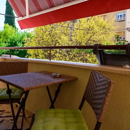 And Luxury Apartment