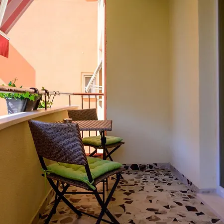 And Luxury سبليت